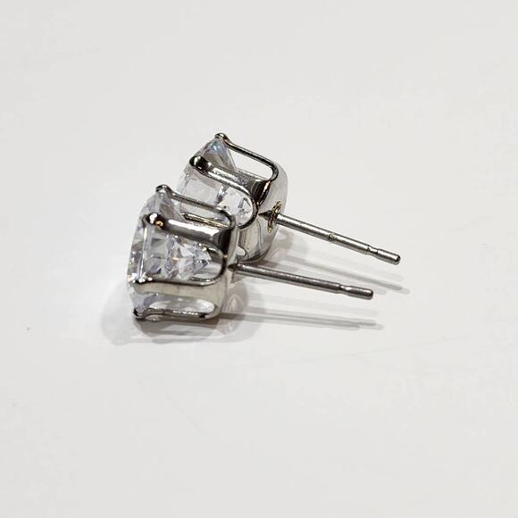 Beautiful Round Cut 4‎ CTW Brilliant Cubic Zirconia Stud Earrings - Picture 7 of 10